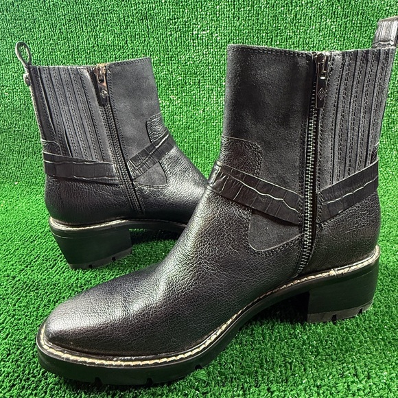 Donald J Pliner Women’s Black Leather Harness Ankle Boots Size 8 - Picture 2 of 16